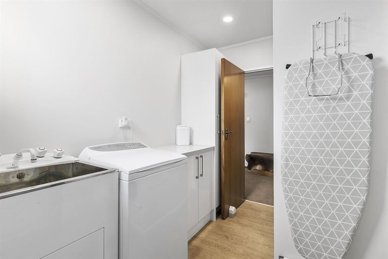 Photo of property in 142 Kahu Road, Paremata, Porirua, 5024