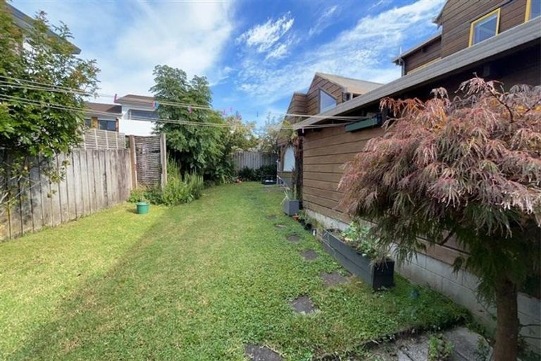 Photo of property in 9 Marina View Drive, West Harbour, Auckland, 0618