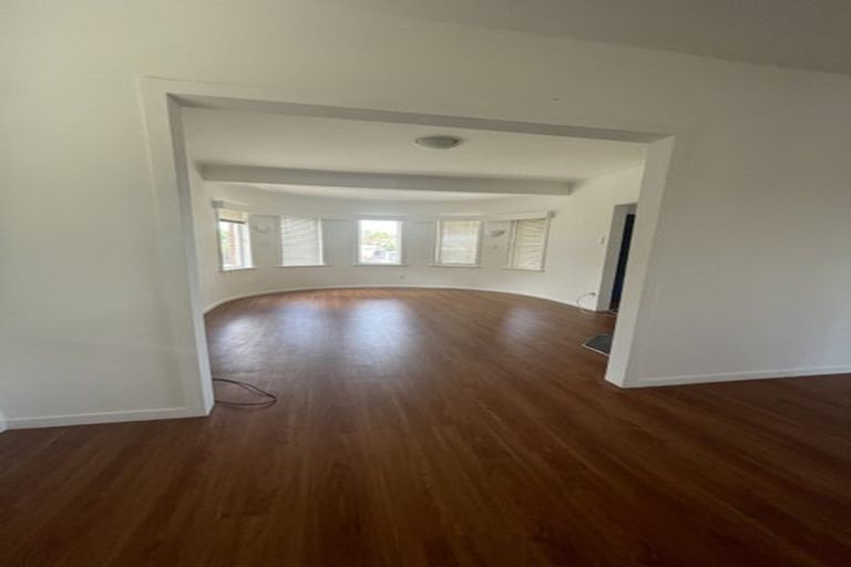 Photo of property in 7 Springbank Lane, Te Atatu Peninsula, Auckland, 0610