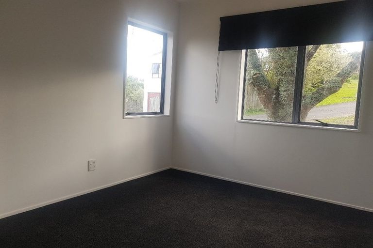 Photo of property in 1/22 Valecrest Place, Bayview, Auckland, 0629