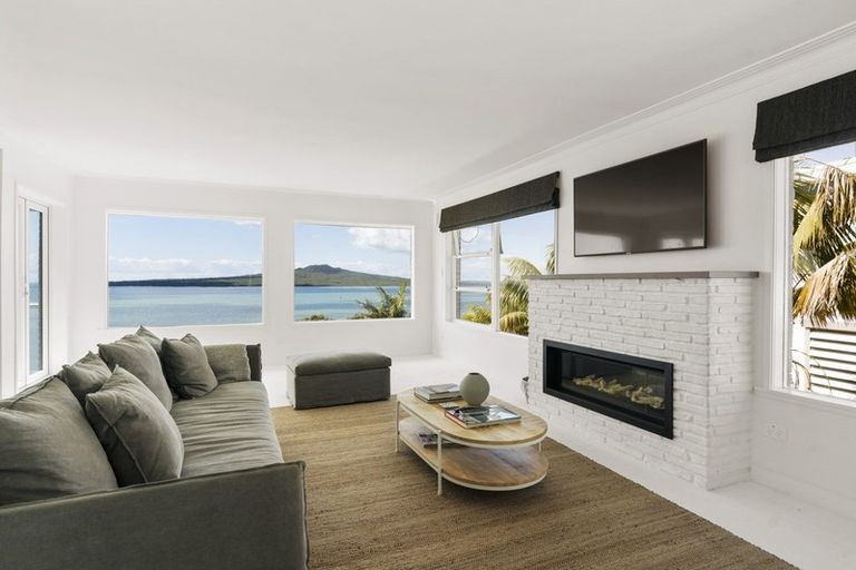 Photo of property in 4/64 Seacliffe Avenue, Belmont, Auckland, 0622