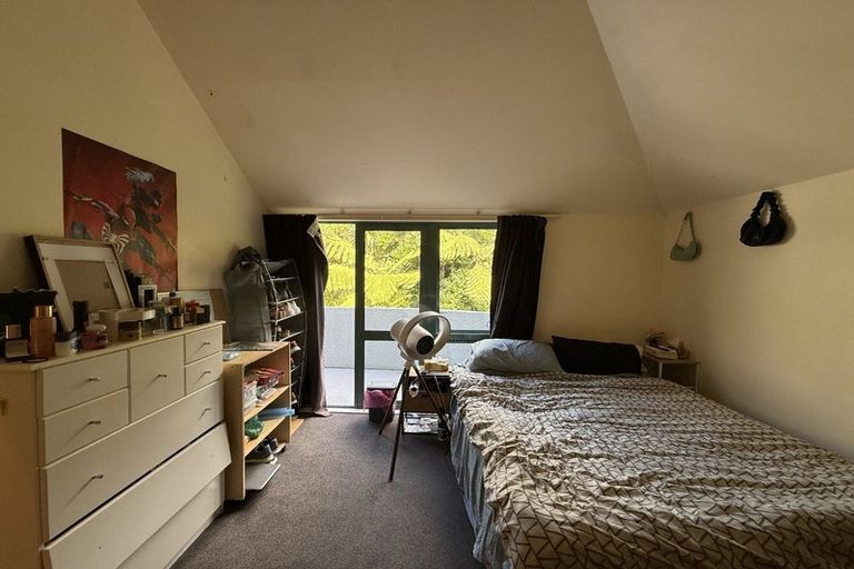 Photo of property in 5 Oak Grove, Mount Cook, Wellington, 6011