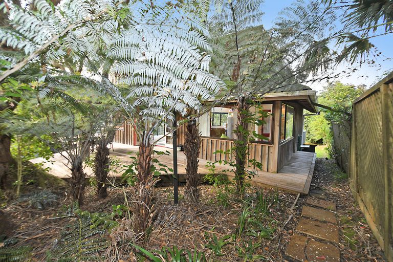 Photo of property in 6 Hillside Crescent, Leigh, 0985