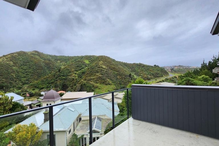 Photo of property in 27 Rarangi Way, Owhiro Bay, Wellington, 6023