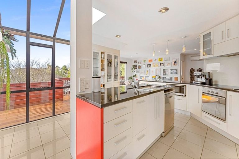 Photo of property in 10 Ballini Rise, West Harbour, Auckland, 0618