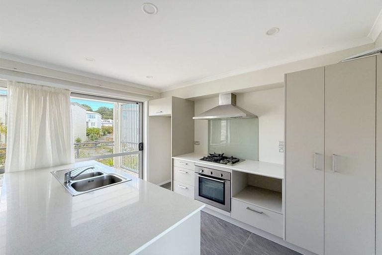 Photo of property in 3 Panakenake Way, Flat Bush, Auckland, 2019