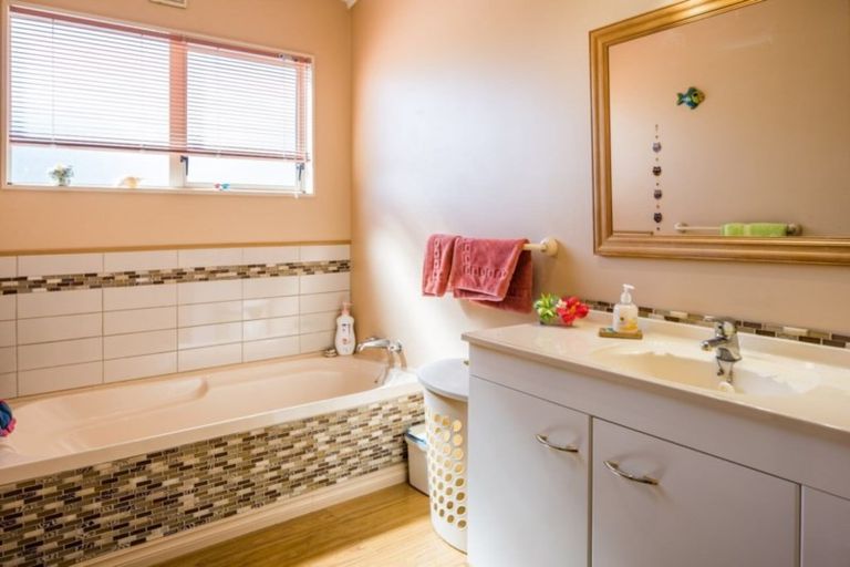 Photo of property in 6 Bowsprit Way, Whitby, Porirua, 5024