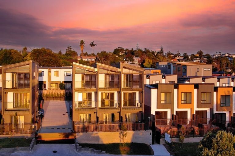 Photo of property in 42 Captain Scott Road, Glen Eden, Auckland, 0602