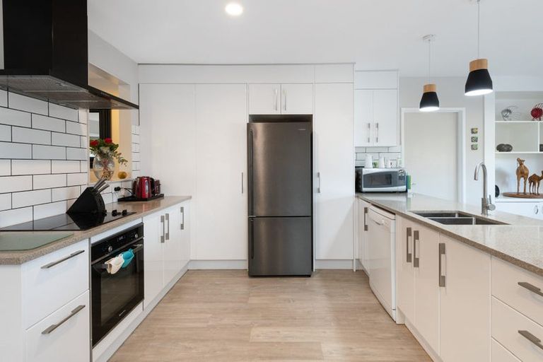 Photo of property in 1 Sharyn Place, Brookfield, Tauranga, 3110