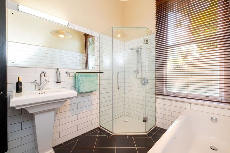 Photo of property in 16 Sealy Road, Bluff Hill, Napier, 4110