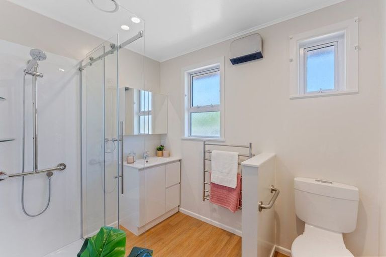 Photo of property in 10 Walton Road, Paraparaumu Beach, Paraparaumu, 5032