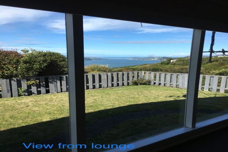 Photo of property in 34 Somes Crescent, Newlands, Wellington, 6037