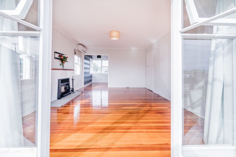 Photo of property in 20 Sylvan Crescent, Te Atatu South, Auckland, 0610