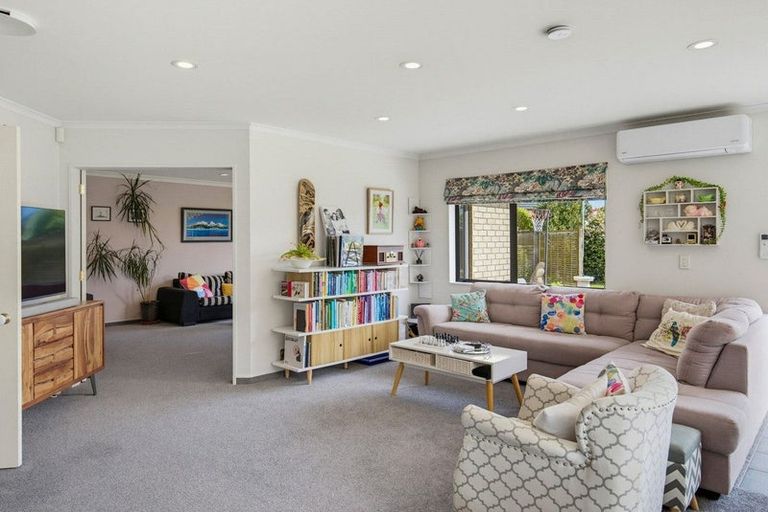 Photo of property in 166 Milne Drive, Paraparaumu, 5032