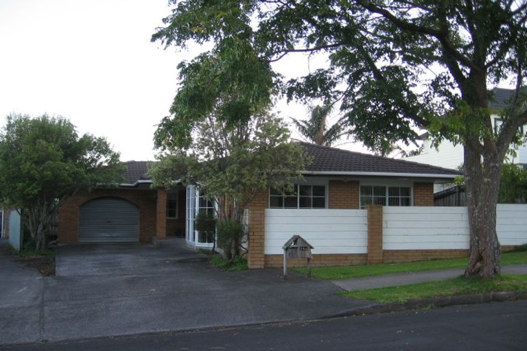 Photo of property in 2/14 Glucina Avenue, West Harbour, Auckland, 0618