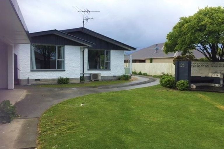 Photo of property in 72 Withells Road, Avonhead, Christchurch, 8042