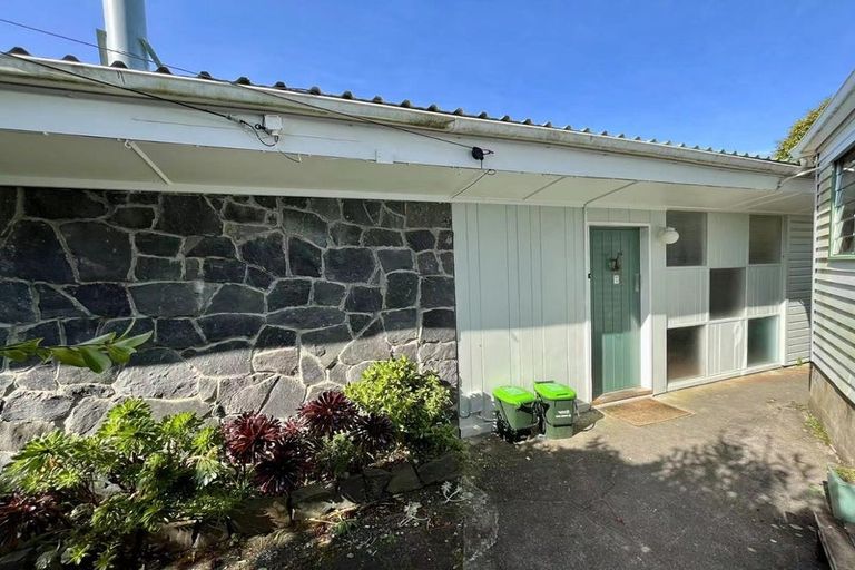Photo of property in 114 Arran Road, Browns Bay, Auckland, 0630