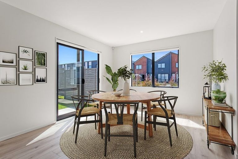 Photo of property in 3 Aquamarine Road, Rosehill, Papakura, 2113