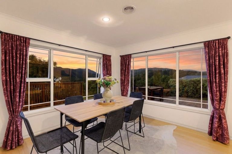 Photo of property in 85 Emerald Hill Drive, Birchville, Upper Hutt, 5018