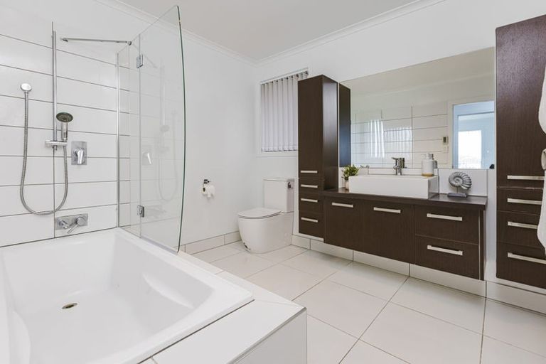 Photo of property in 34 Dissmeyer Drive, Clover Park, Auckland, 2019