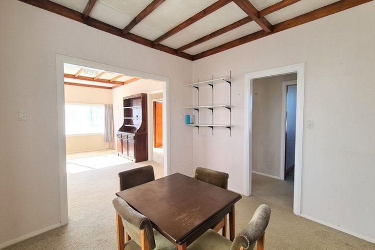 Photo of property in 16 Gisborne Terrace, Opunake, 4616