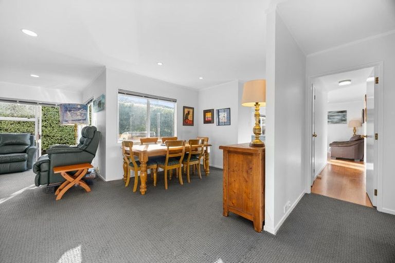 Photo of property in 15 Glucina Avenue, West Harbour, Auckland, 0618