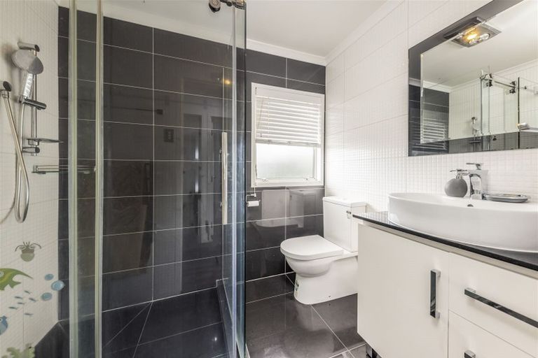 Photo of property in 36 Lendenfeld Drive, Papatoetoe, Auckland, 2025