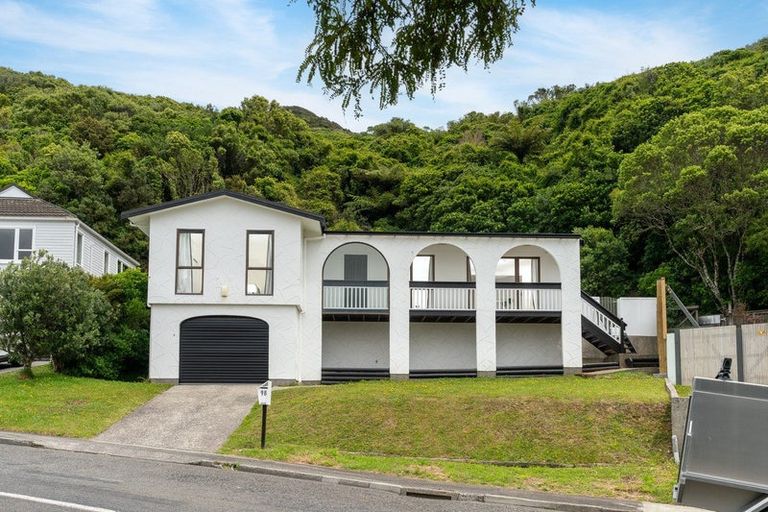 Photo of property in 98 Allington Road, Karori, Wellington, 6012