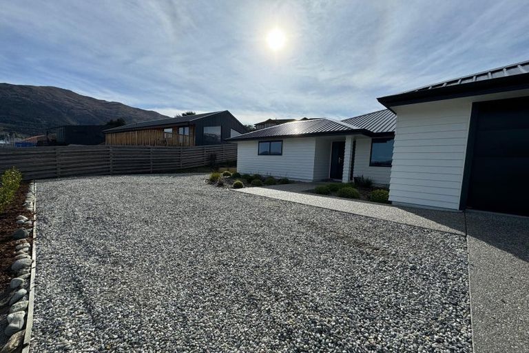 Photo of property in 37 Tomtit Crescent, Lake Hawea, 9382