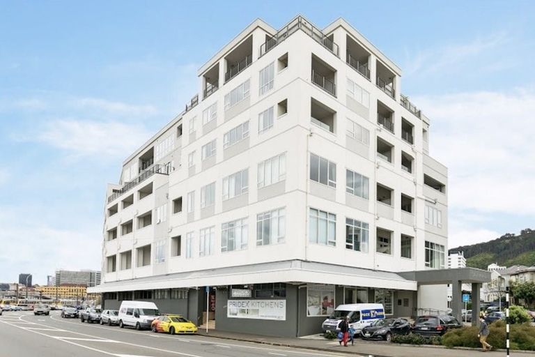 Photo of property in Stadium Garden Flats, 411/107 Thorndon Quay, Pipitea, Wellington, 6011