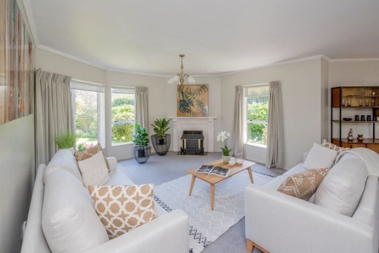 Photo of property in 9 Papawai Grove, Waikanae, 5036