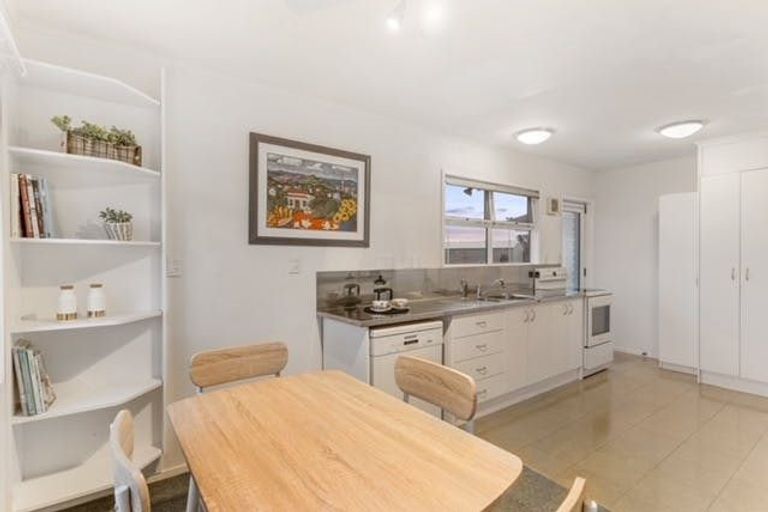 Photo of property in 220 Centreway Road, Orewa, 0931