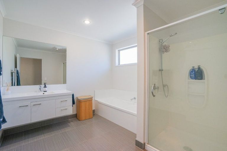 Photo of property in 3a Lochside Lane, Pokeno, 2402