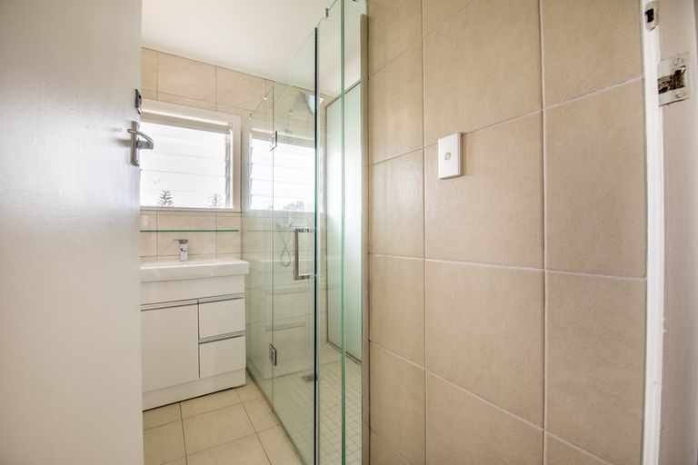 Photo of property in 20 Sylvan Crescent, Te Atatu South, Auckland, 0610