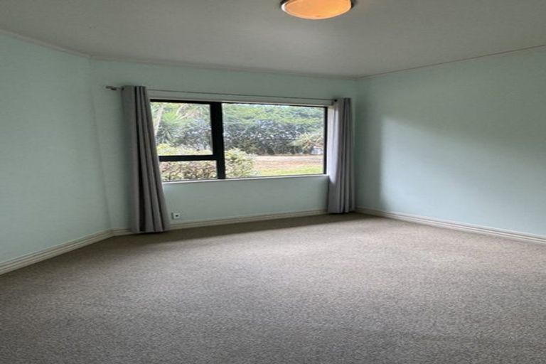 Photo of property in 115 Station Road, Kumeu, 0891
