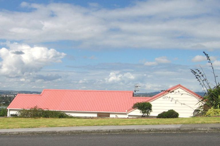 Photo of property in 101 Luckens Road, West Harbour, Auckland, 0618