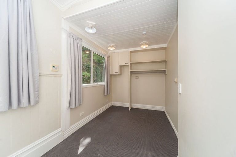 Photo of property in 80 Kelburn Parade, Kelburn, Wellington, 6012