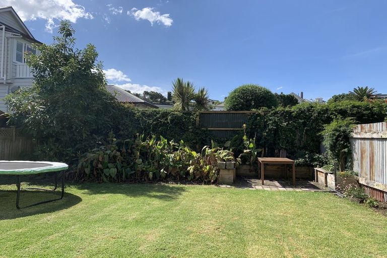 Photo of property in 30 Queens Parade, Devonport, Auckland, 0624