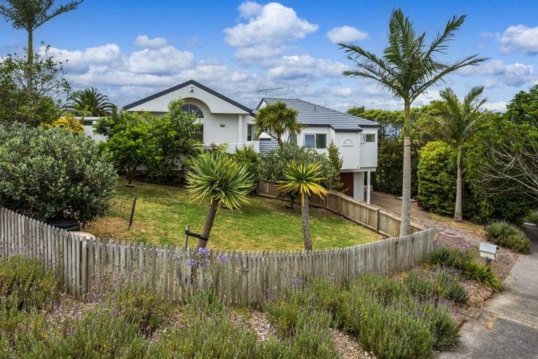Photo of property in 8 Caversham Drive, Torbay, Auckland, 0630