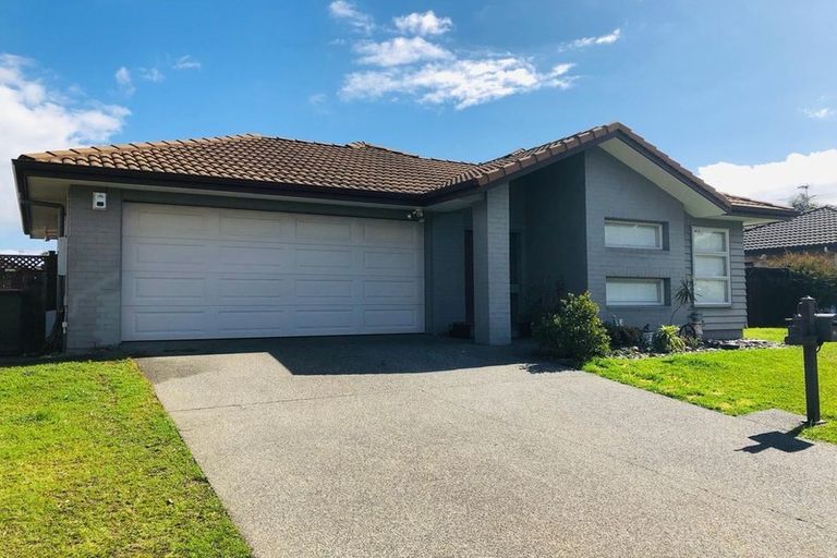 Photo of property in 35 Stranraer Crescent, Wattle Downs, Auckland, 2103