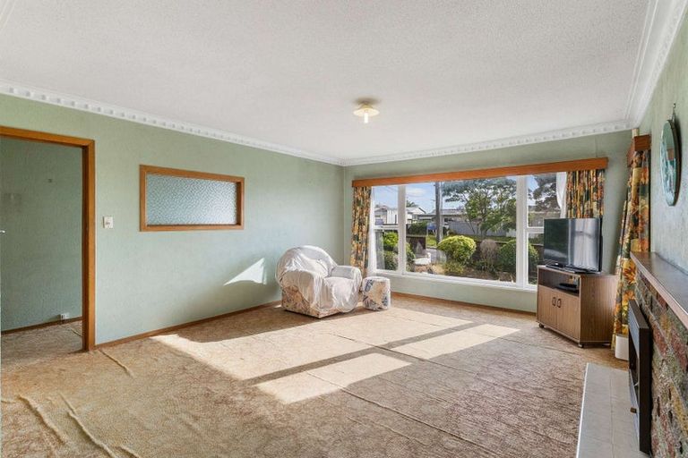 Photo of property in 201 Chivalry Road, Glenfield, Auckland, 0629