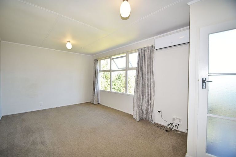 Photo of property in 27 Wallace Road, Ranui, Auckland, 0612