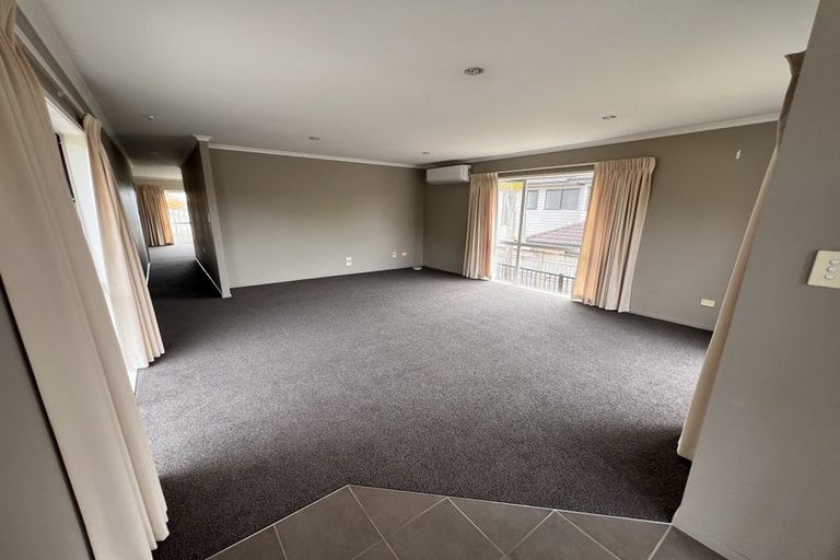 Photo of property in 9 Canyon Drive, Oteha, Auckland, 0632