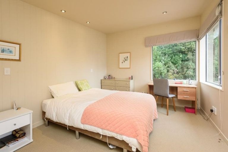 Photo of property in 30 Tiketike Way, Brooklyn, Wellington, 6021