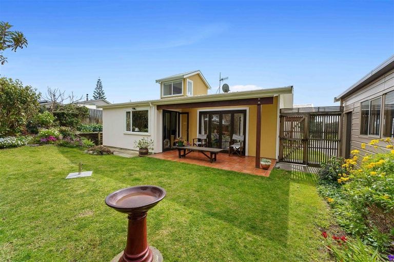 Photo of property in 6 William Street, Waikanae Beach, Waikanae, 5036