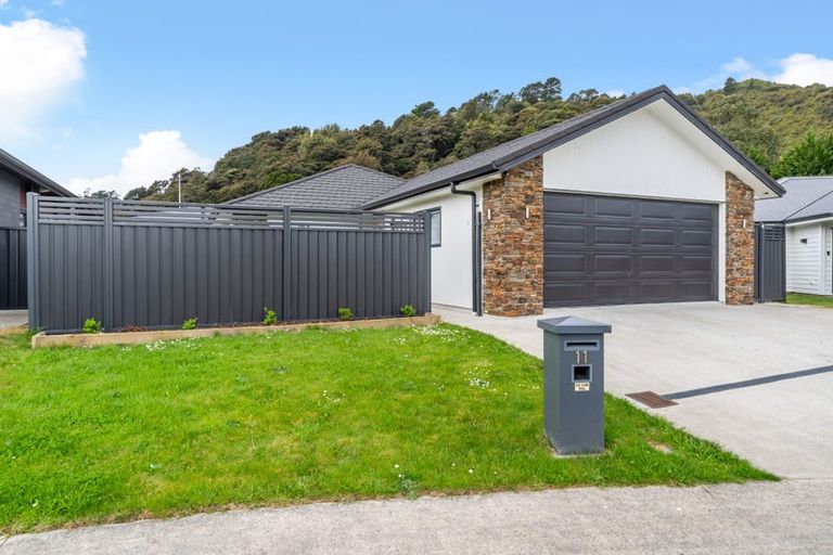 Photo of property in 11 Salisbury Crescent, Wallaceville, Upper Hutt, 5018