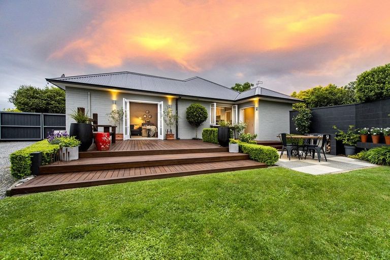 Photo of property in 11 Buckleys Road, Rangiora, 7400