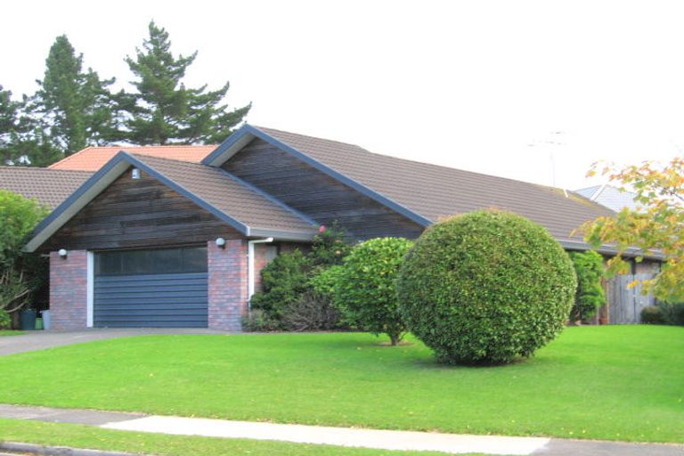 Photo of property in 2/6 Solana Court, Botany Downs, Auckland, 2010