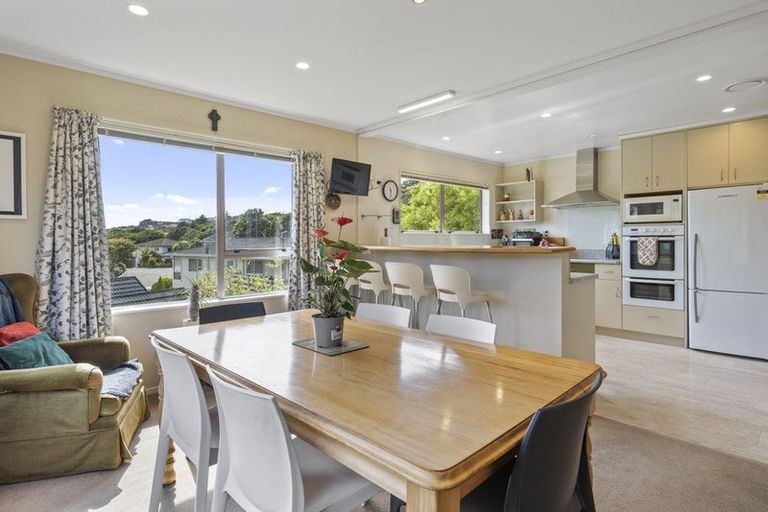 Photo of property in 2 Waterford Drive, Churton Park, Wellington, 6037