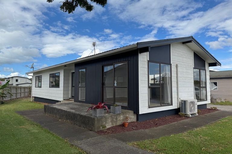 Photo of property in 3 Fiesta Drive, Half Moon Bay, Auckland, 2012